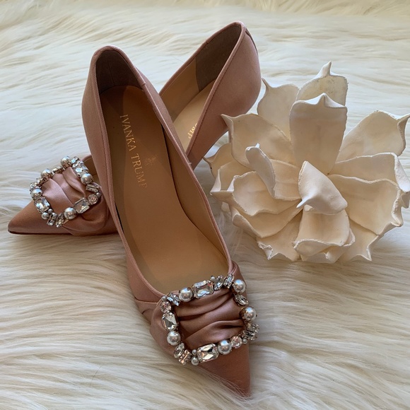 Ivanka Trump Shoes - Ivanka Trump Beven Satin Heels Blush Pink Size 7M